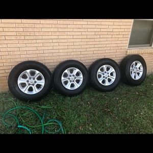 2016 4Runner Factory Tire